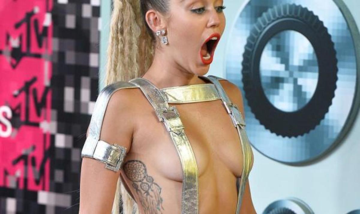 Miley Cyrus: Ήταν γυμνή ότι κι αν φόρεσε! Φωτογραφίες