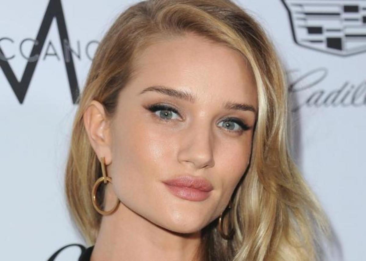 Πώς κάνουν ακριβώς τα top models το μακιγιάζ τους! Βίντεο