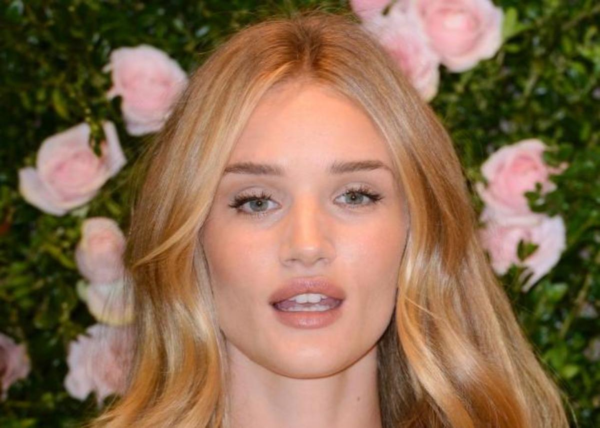 Απόκτησε χείλη σαρκώδη όσο της Rosie Huntington!