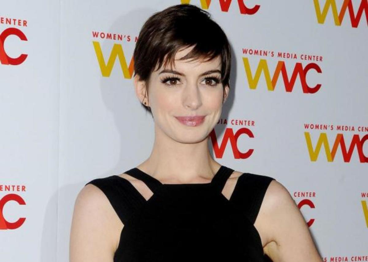 Πιστεύεις ότι η Anne Hathaway είναι συντηρητική; Τα νύχια της θα σου αλλάξουν γνώμη!