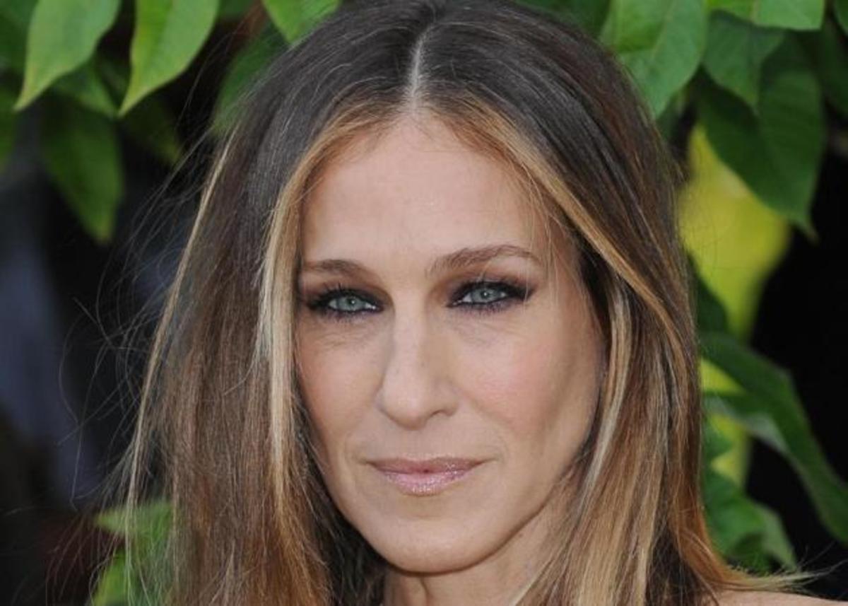 Η Sarah Jessica Parker σκούρυνε… κααααπως τα μαλλιά της!