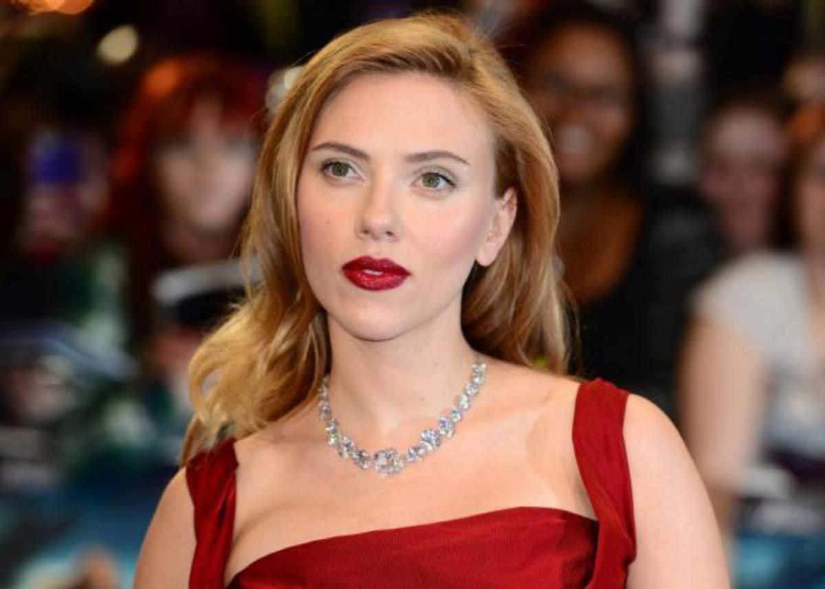 Δες τη Scarlett Johansson με κοντά μαλλιά