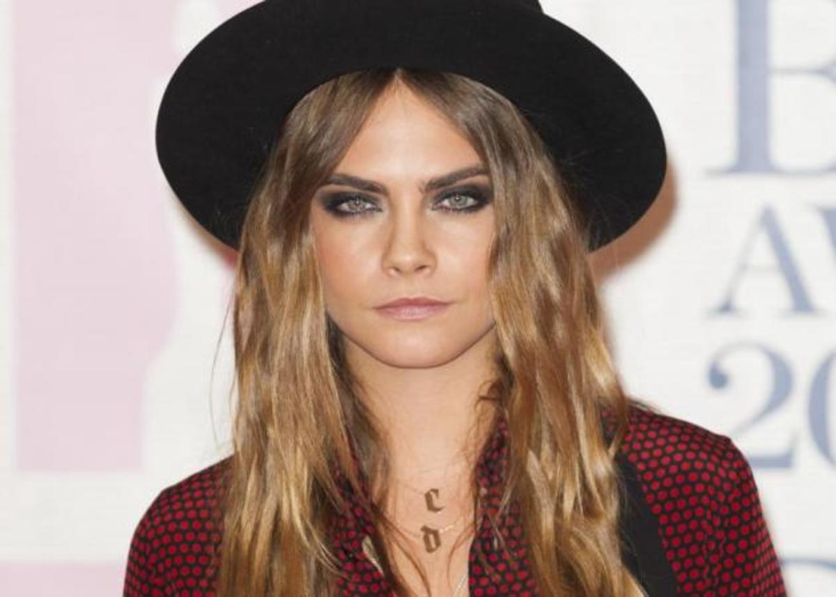 Αγνώριστη η Cara Delevingne στο show της Chanel!