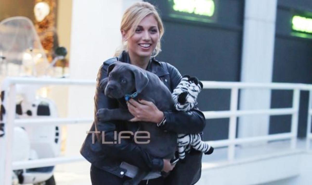 Κ. Σπυροπούλου: Βόλτα με τον αγαπημένο της σκύλο στη Γλυφάδα!