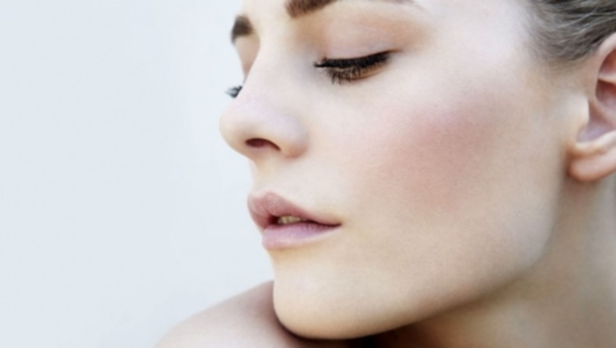 Σπυράκια: Πώς φεύγουν τα σημάδια και οι ουλές της ακμής