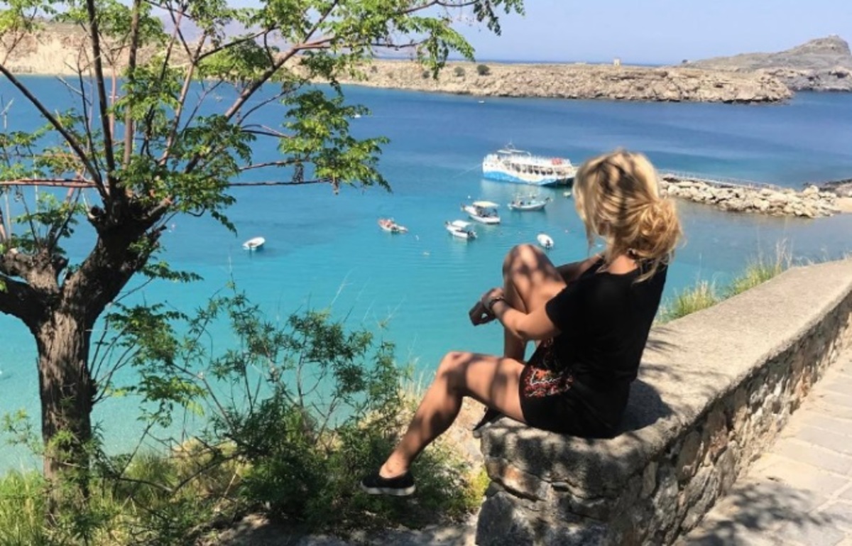 Κωνσταντίνα Σπυροπούλου: Το μήνυμα όλο νόημα από τη Ρόδο και οι φωτογραφίες με την οικογένεια της! [pics]