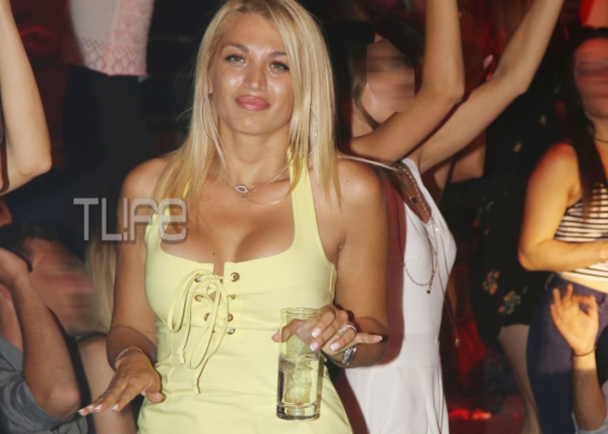 Όλα τα βλέμματα στο φόρεμα της Κωνσταντίνας Σπυροπούλου!