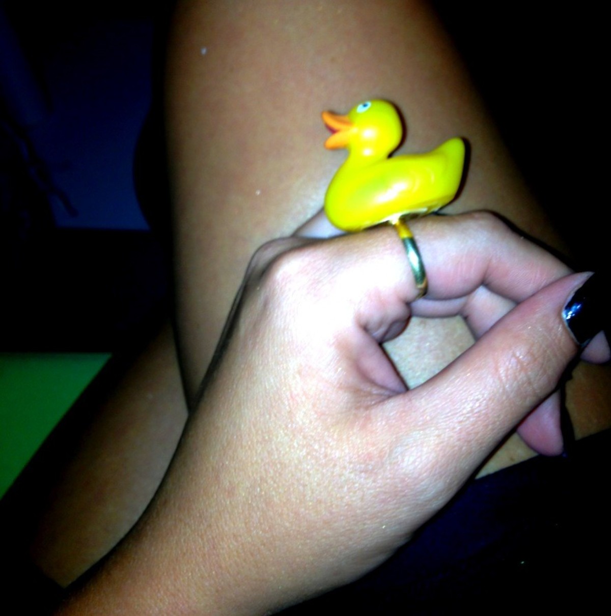 Ποια παρουσιάστρια αγόρασε αυτό το δαχτυλίδι;