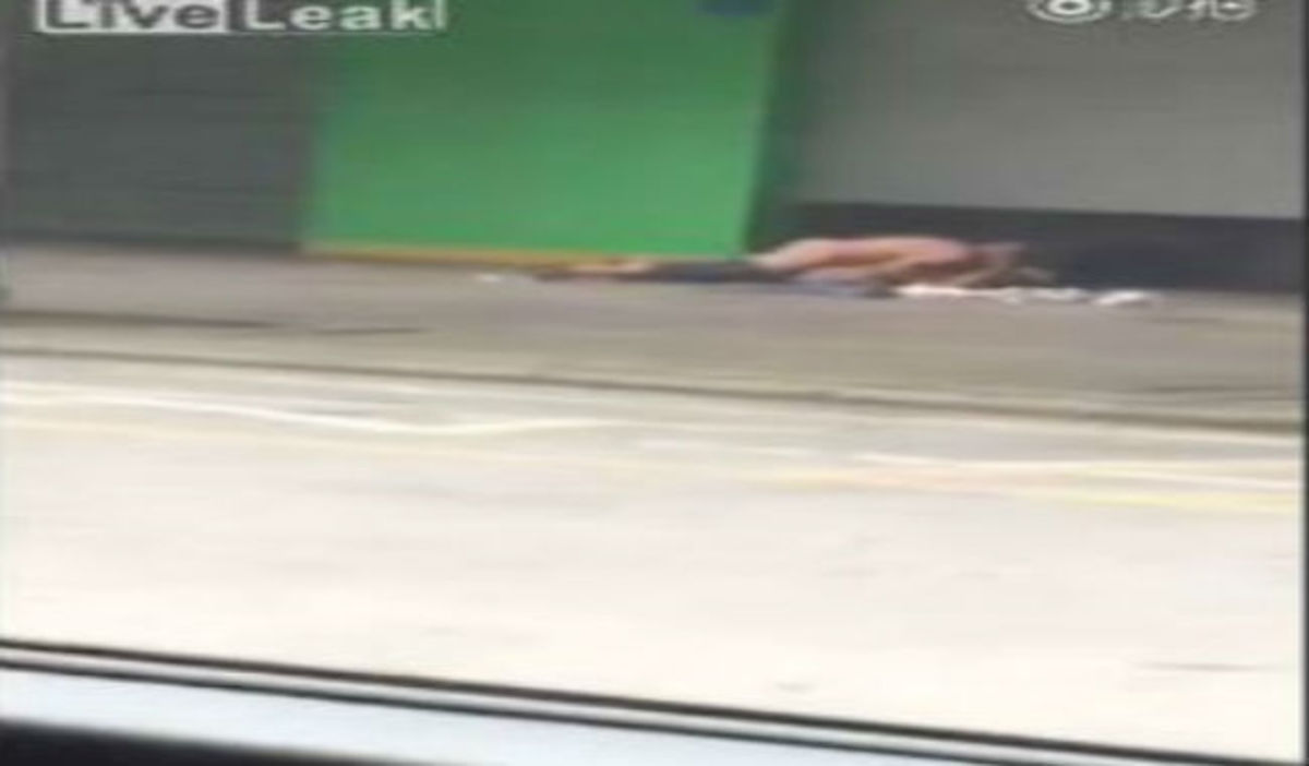 Έκαναν σεξ πάνω στο πεζοδρόμιο μπροστά στα μάτια των περαστικών! (video)