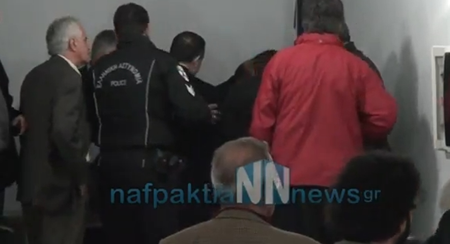 Ναυπακτία: Επιτέθηκε στον δήμαρχο και πατέρα της Νάντιας Μπουλέ με μπαλτά – Βίντεο!