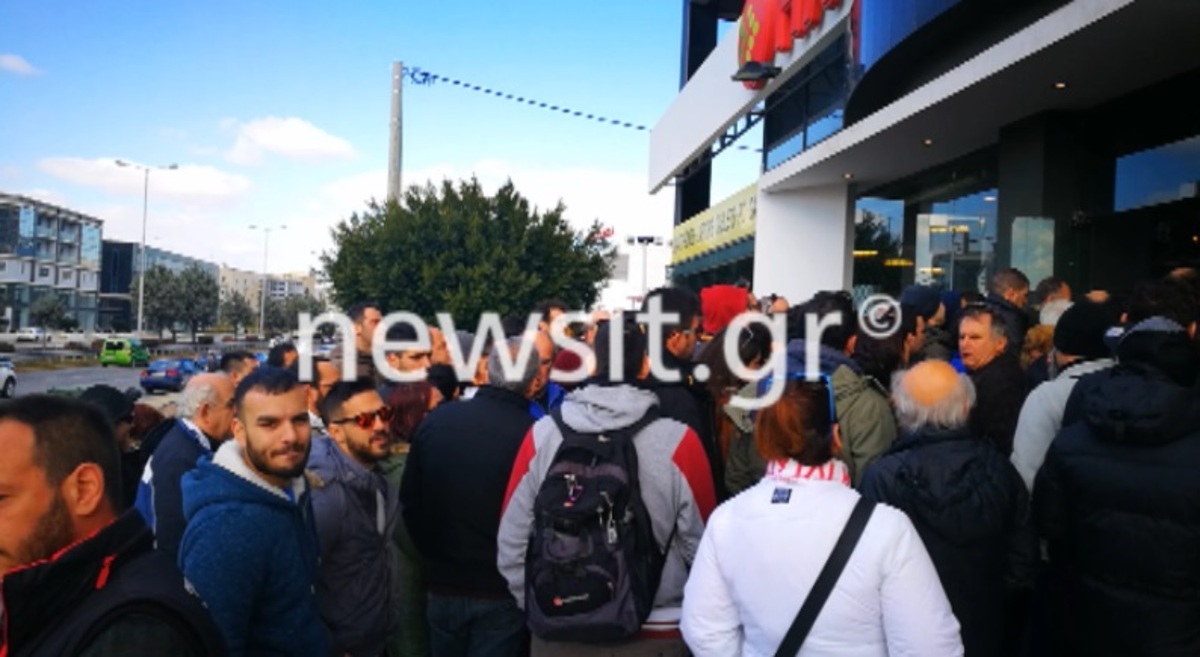 Ουρές στην Ηλεκτρονική Αθηνών