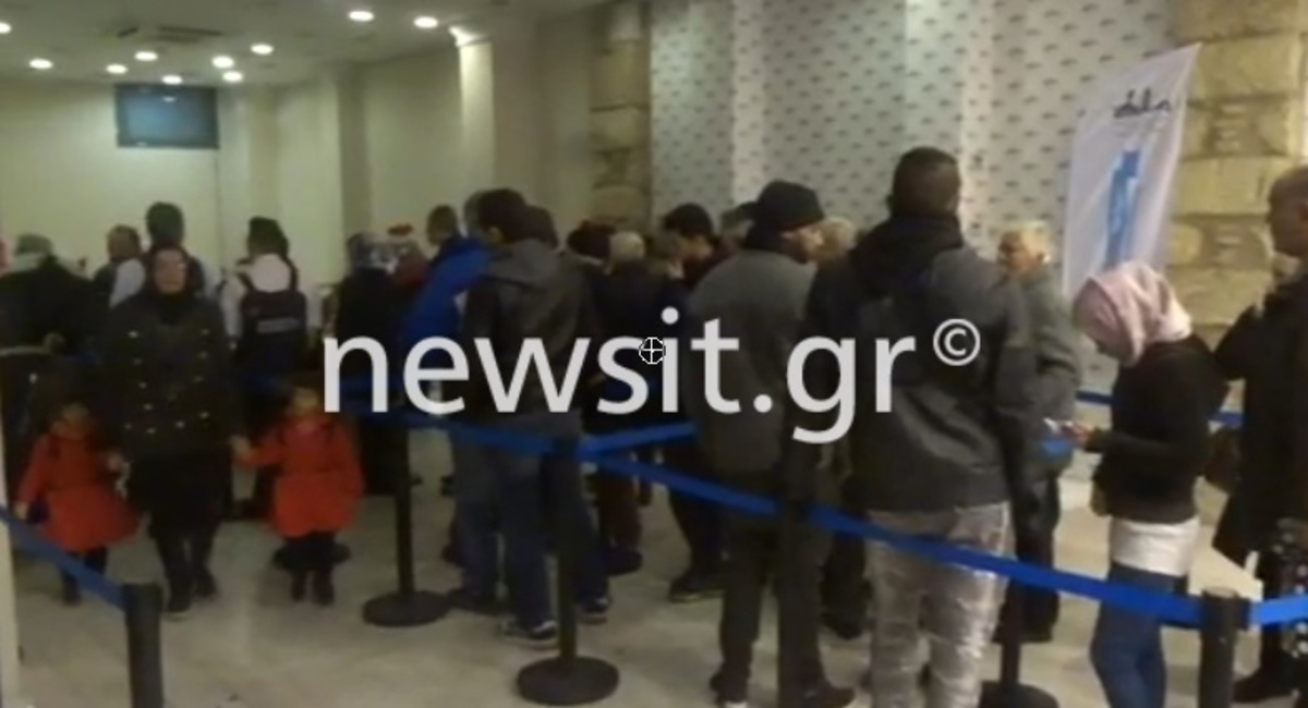 Ουρές για δωρεάν γκοφρέτες