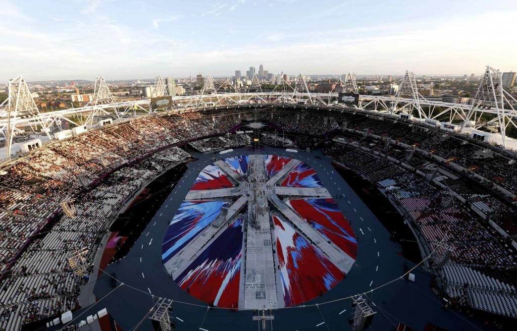 Τελευταίες πινελιές λίγο πριν την τελετή λήξης των Ολυμπιακών αγώνων