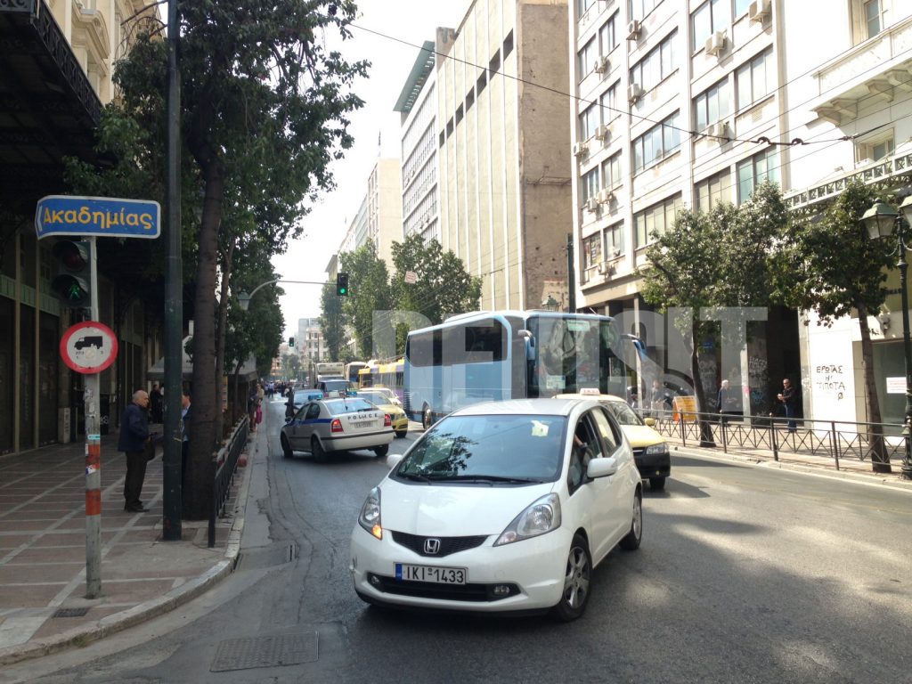 Πορεία εργαζομένων Σκαραμαγκά: Έκλεισε η Σταδίου κι έγινε… κάθοδος!