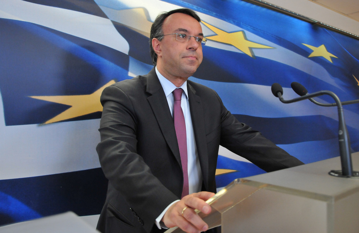 Σταϊκούρας: «Η χώρα κινδυνεύει να βουτήξει στην ύφεση»