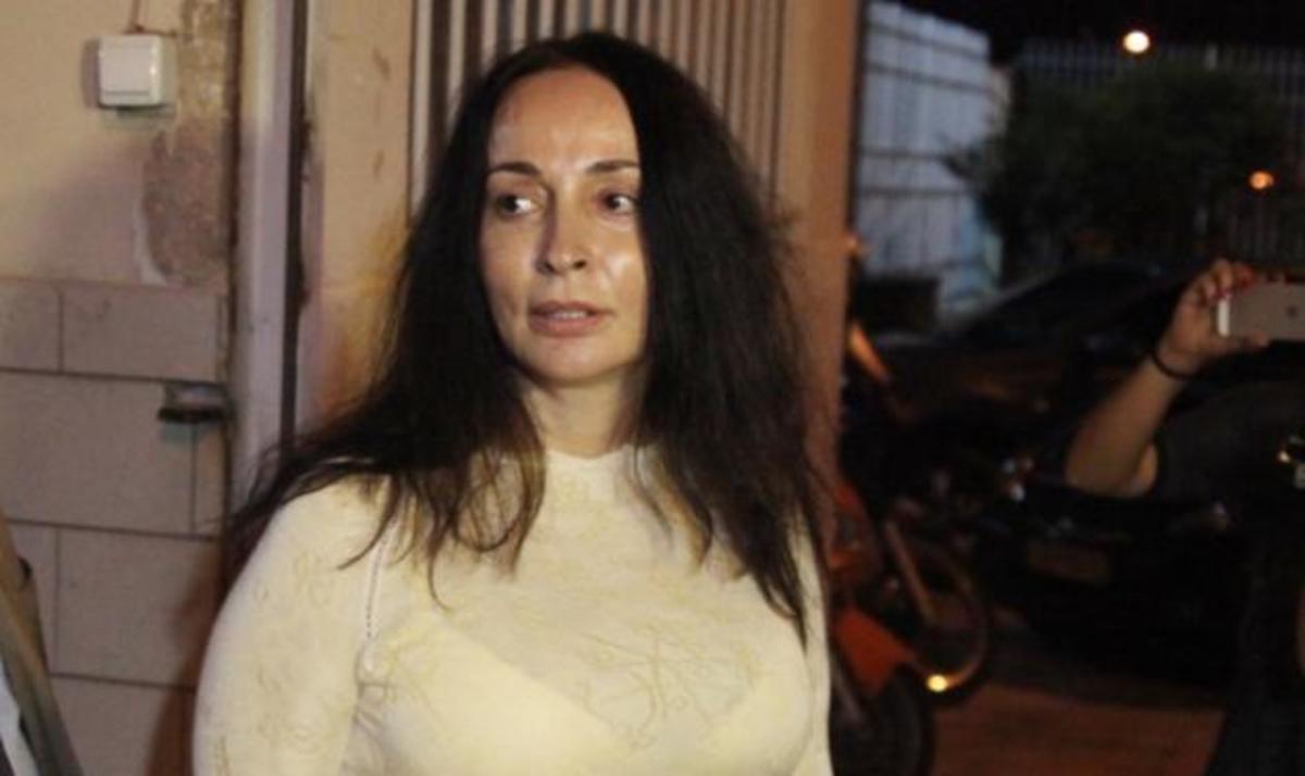 Παρελθόν η χλιδή για την Βίκυ Σταμάτη – Κάνει βόλτες με τη βέσπα, μετά την αποφυλάκιση