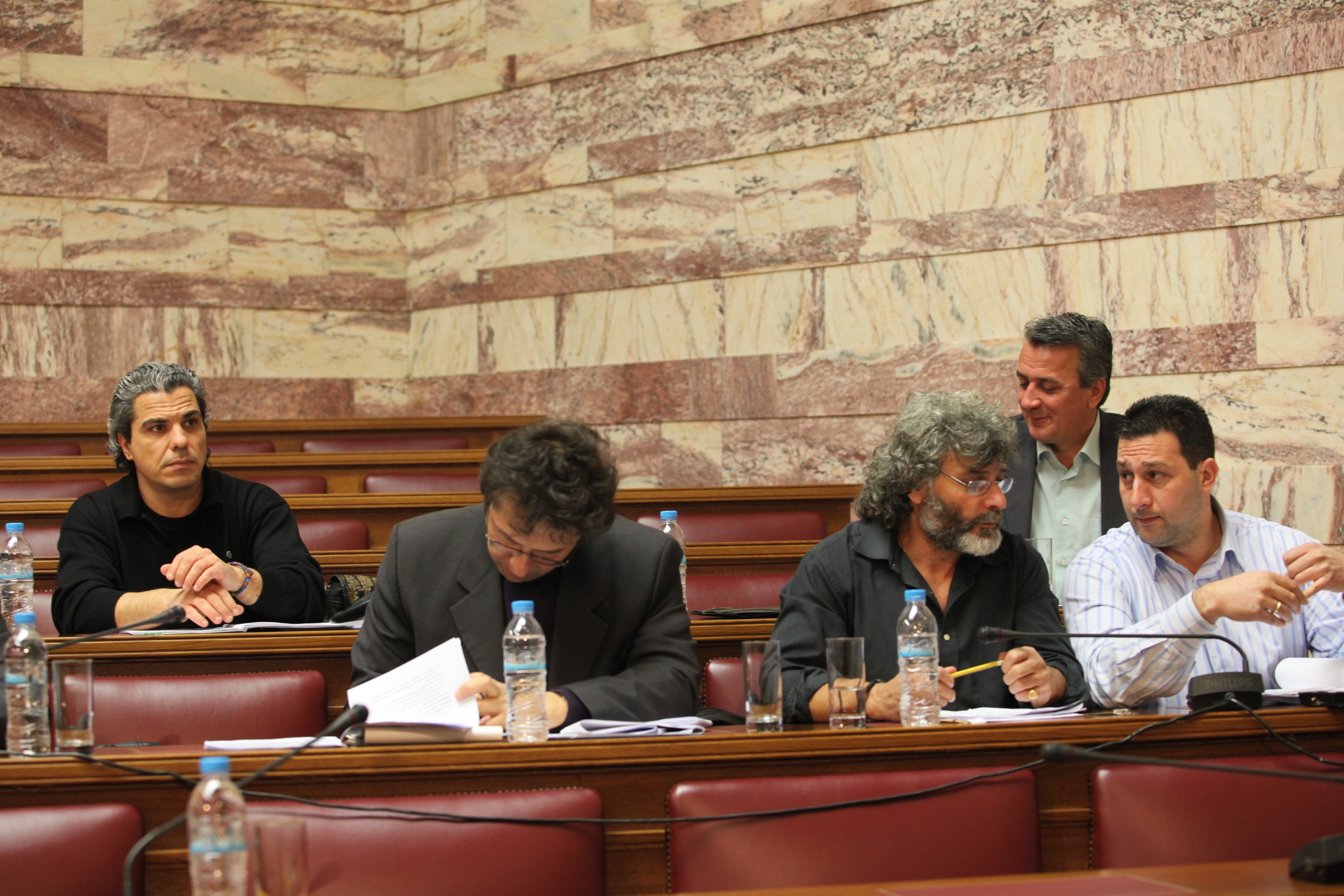 Στη μέση ο κ.Σταματόπουλος