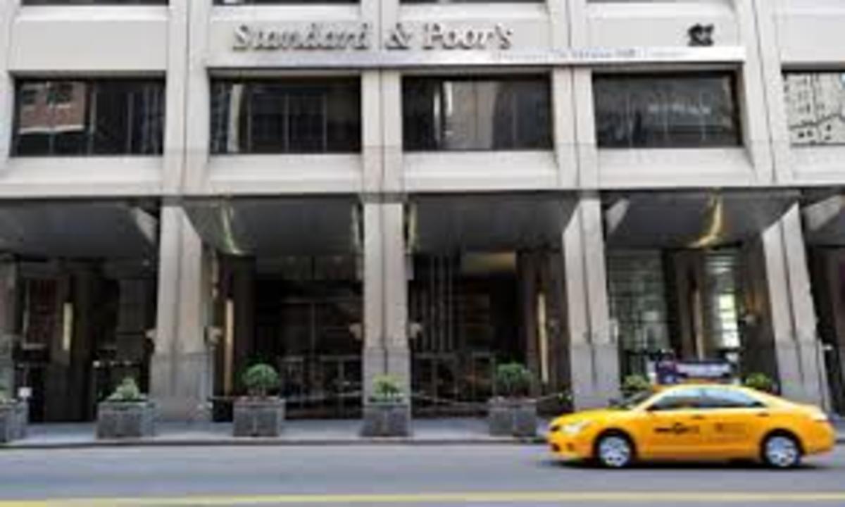 Μετά την αναβάθμιση η S&P προειδοποεί για το ελληνικό χρέος