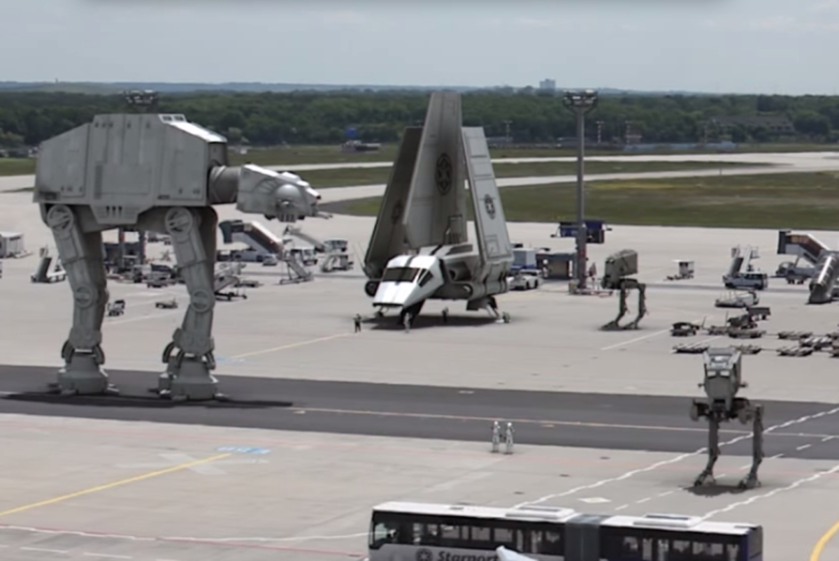Ο Αυτοκρατορικός Στόλος κατέλαβε αεροδρόμιο! (βίντεο)