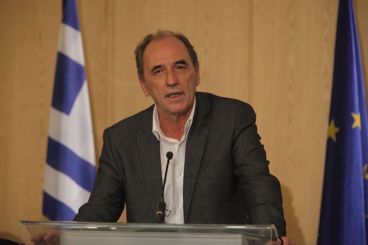 Σταθάκης: Τι αλλάζει στα δημόσια έργα – “Στροφή” στα μικρά
