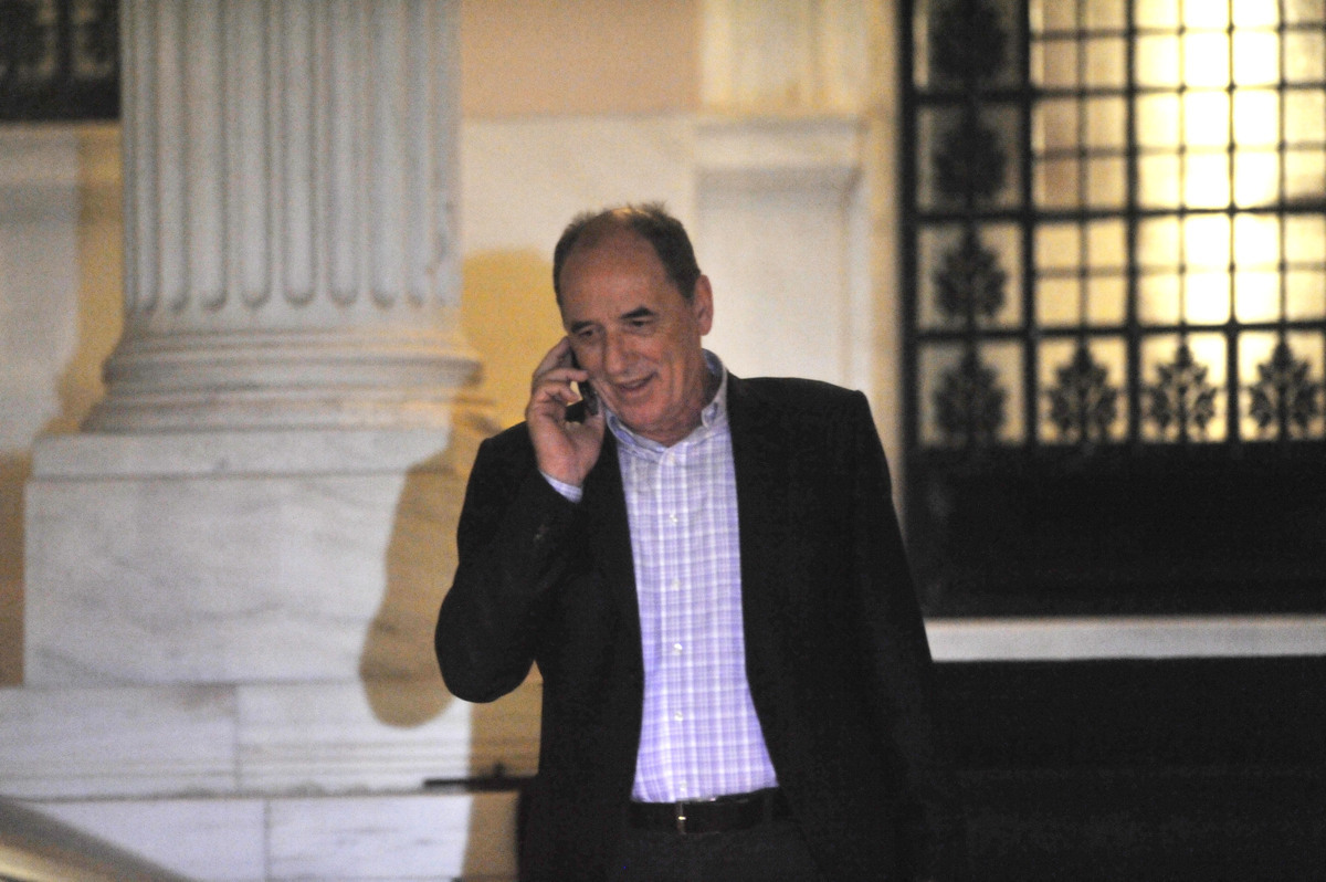 Σταθάκης στο CNBC: Θα πληρωθούν, κανονικά, μισθοί και συντάξεις