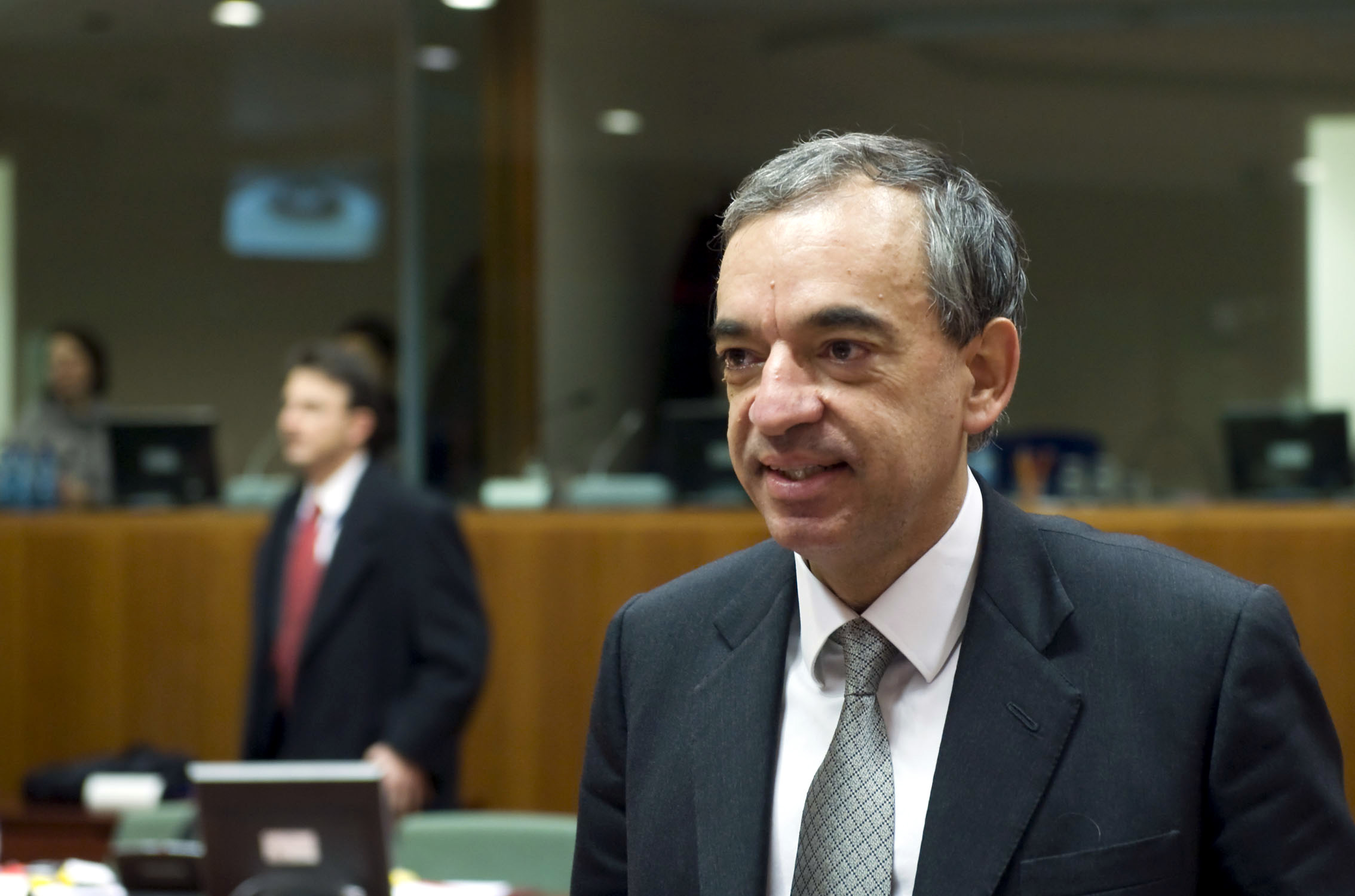 Σκληρά δημοσιονομικά μέτρα και στην Κύπρο