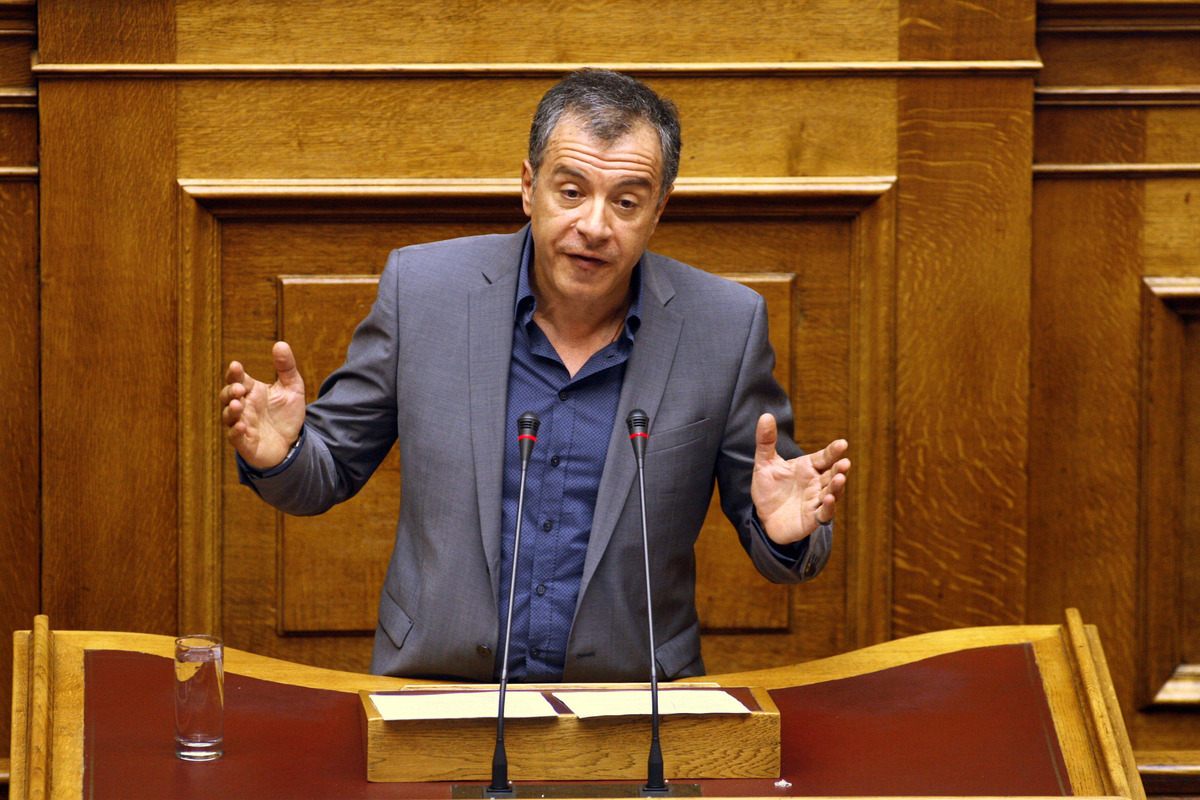 Θεοδωράκης σε Τσίπρα: Μέχρι πότε θα ανέχεστε τη Ζωή Κωνσταντοπούλου