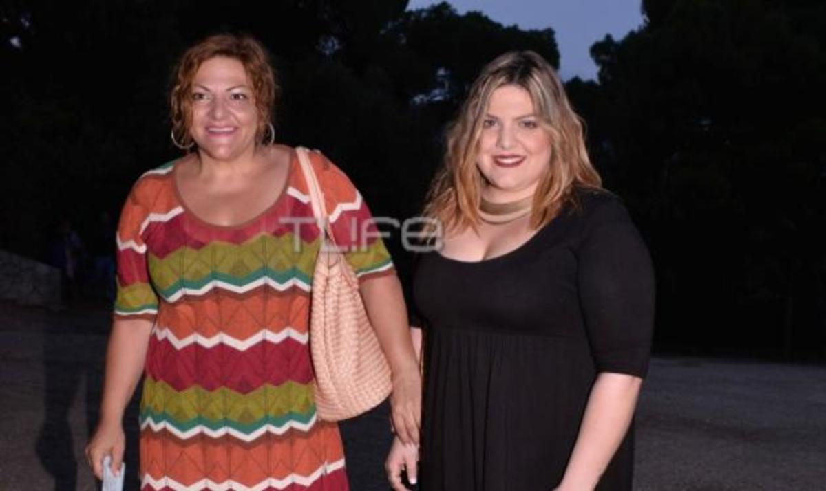 Βίκυ Σταυροπούλου: Η κόρη της Δανάη στο πλευρό της, μετά το θάνατο του πατέρα της!
