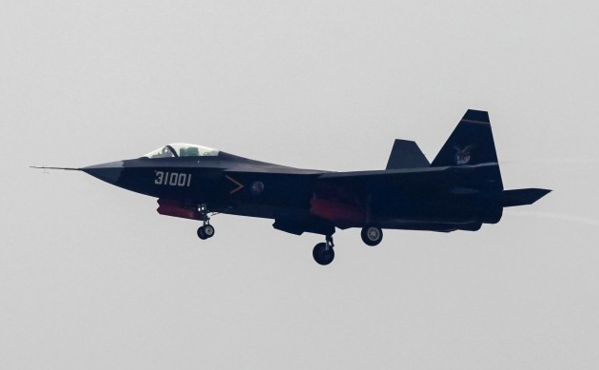Stealth J-31: Το “καμάρι” των Κινέζων στην πρώτη δημόσια επίδειξή του!