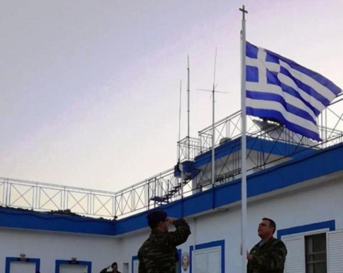 Kαλόλιμνος: Η έπαρση της Γαλανόλευκης στο Φυλάκιο του νησιού [vid]