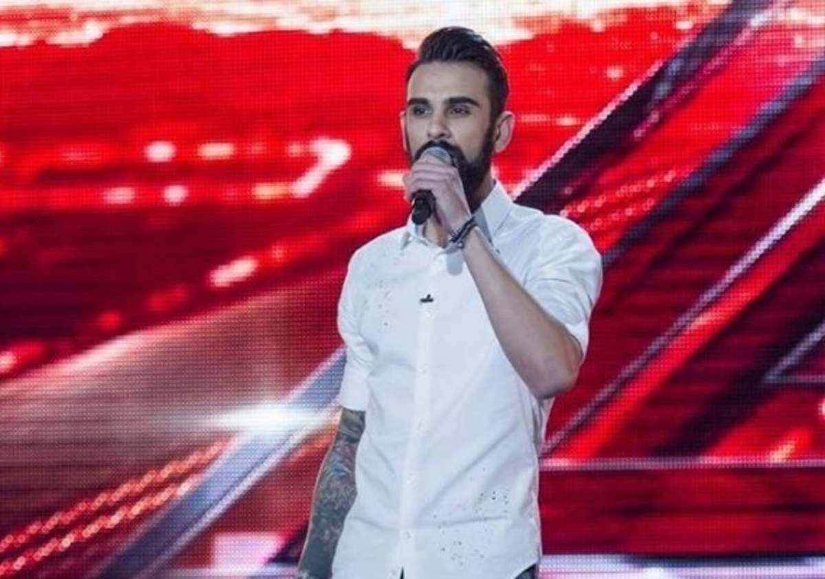 Γιώργος Στεφάνου: Η φωτογραφία του παίκτη του X Factor από το κρεβάτι του νοσοκομείου!