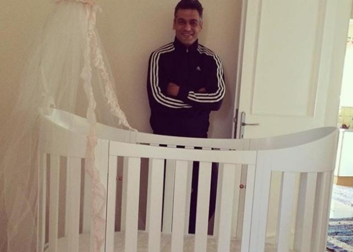 Δείτε φωτογραφία με τη νεογέννητη κόρη του Στέλιου Κρητικού!