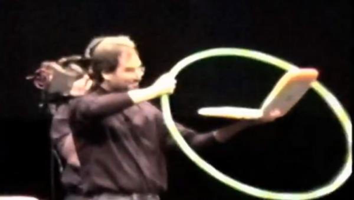 Δείτε τι έγινε όταν ο Steve Jobs παρουσίασε για πρώτη φορά laptop που υποστήριζε WiFi!