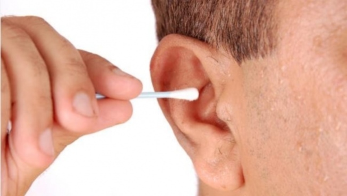 Πώς να αφαιρέσετε σπυράκια και μαύρα στίγματα μέσα στο αυτί