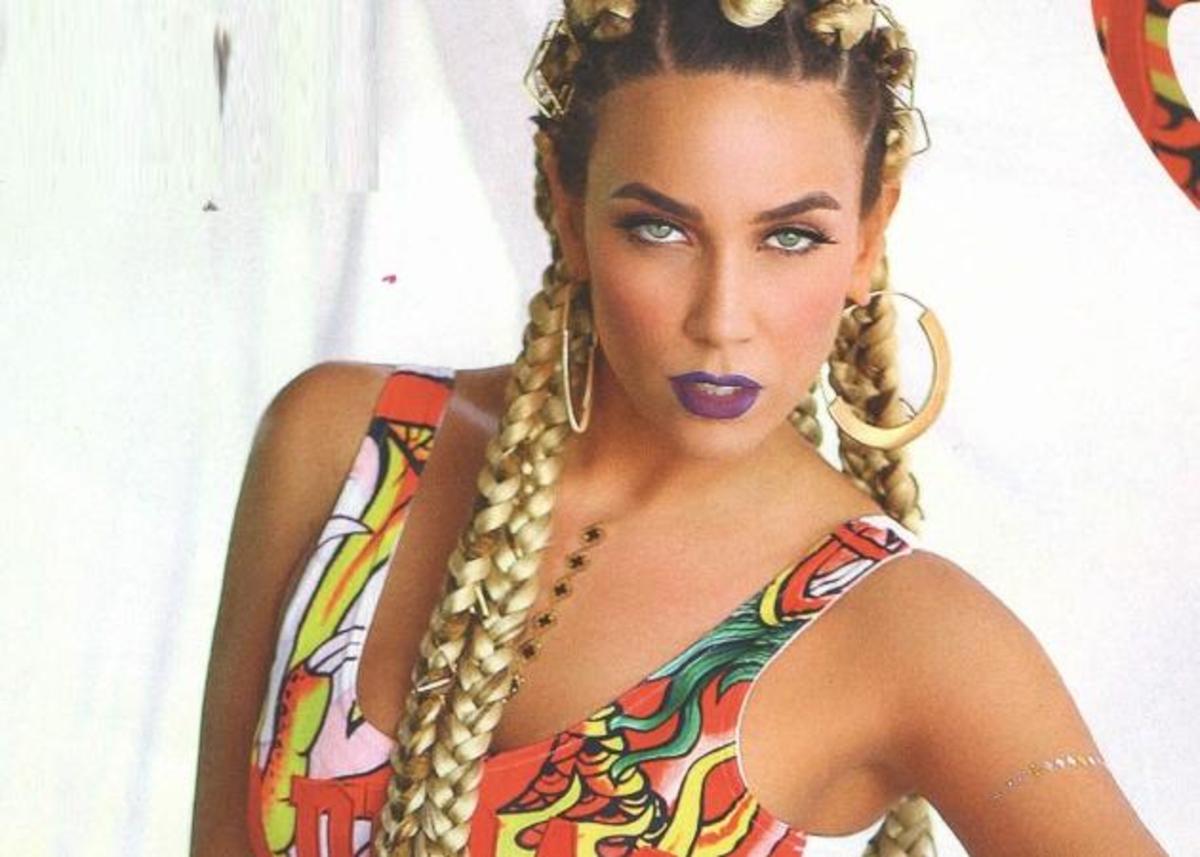 Κατερίνα Στικούδη: Το θλιμμένο τραγούδι στο πιάνο, φορώντας σέξι λευκό πουκάμισο! Βίντεο