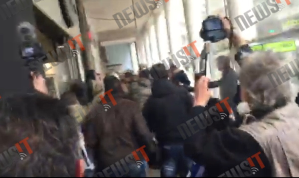 Ο Στιβακτάκης κυνηγάει κουκουλοφόρο