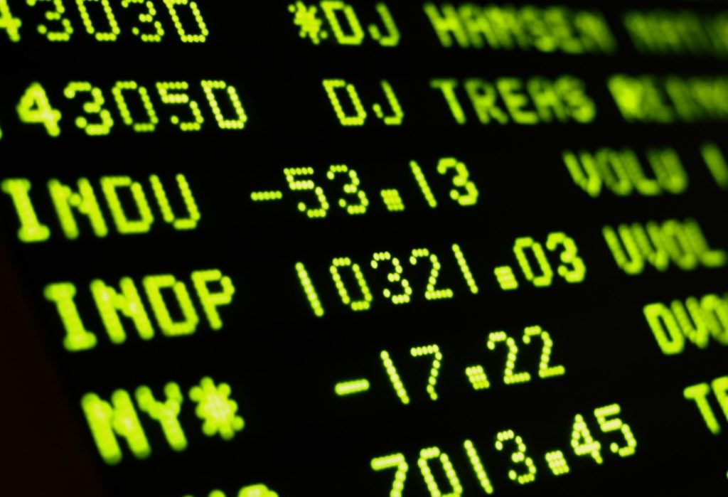 Τα σχέδια του οικονομικού επιτελείου για τη φορολόγηση των μετοχών