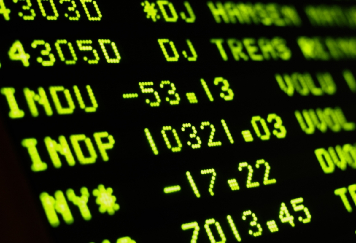 Τα σχέδια του οικονομικού επιτελείου για τη φορολόγηση των μετοχών