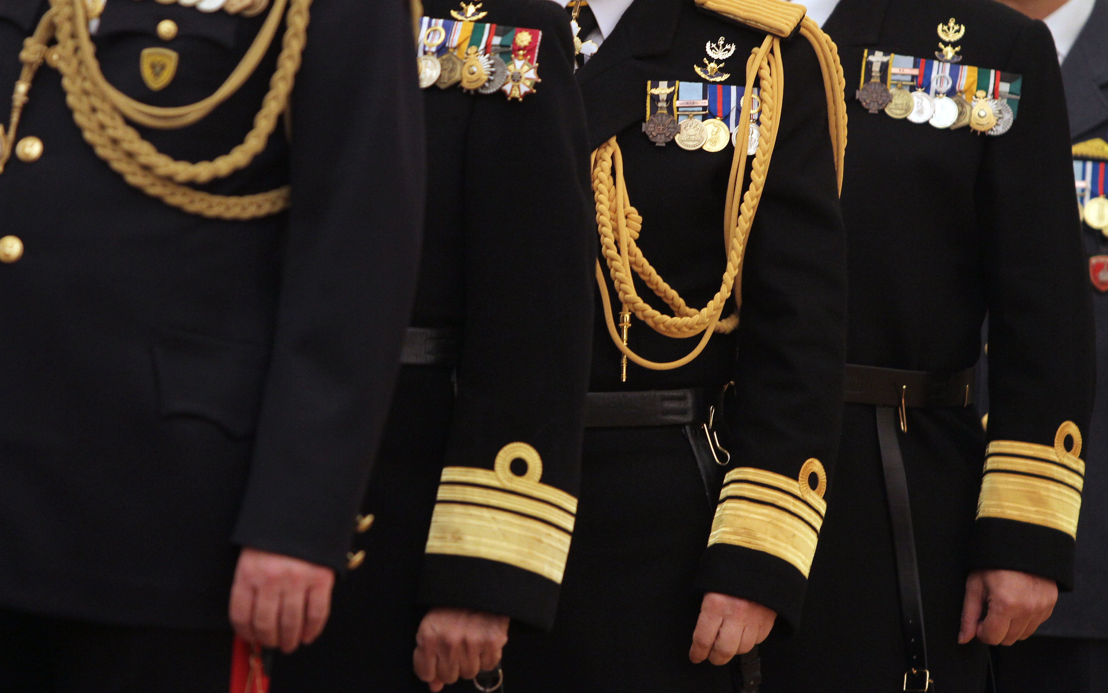 Τοποθετήσεις αξιωματικών στο εξωτερικό: το “ξέφρενο κομματικό πάρτυ” και η σημερινή κατάντια