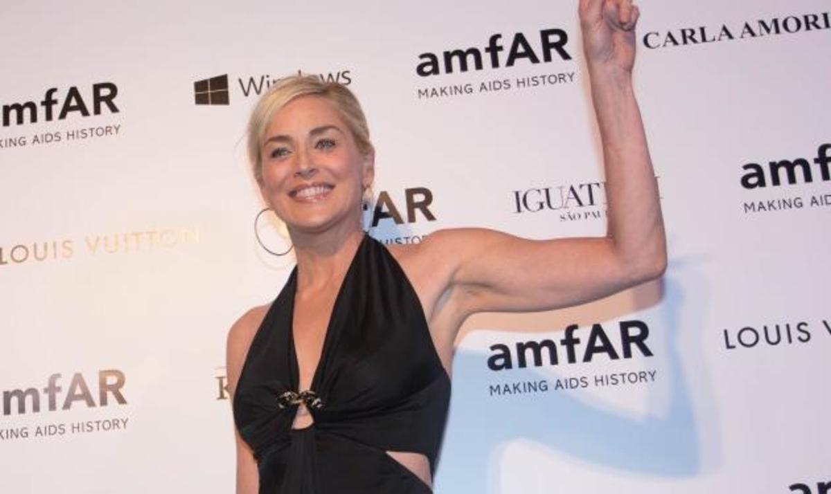 Δύσκολες ώρες για την Sharon Stone – Έπαθε εγκεφαλικό;