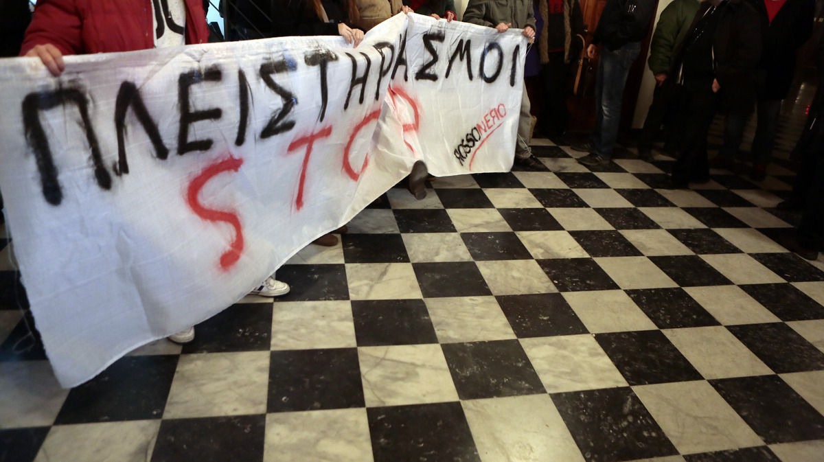 Αποχή των συμβολαιογράφων από όλους τους πλειστηριασμούς της Τετάρτης