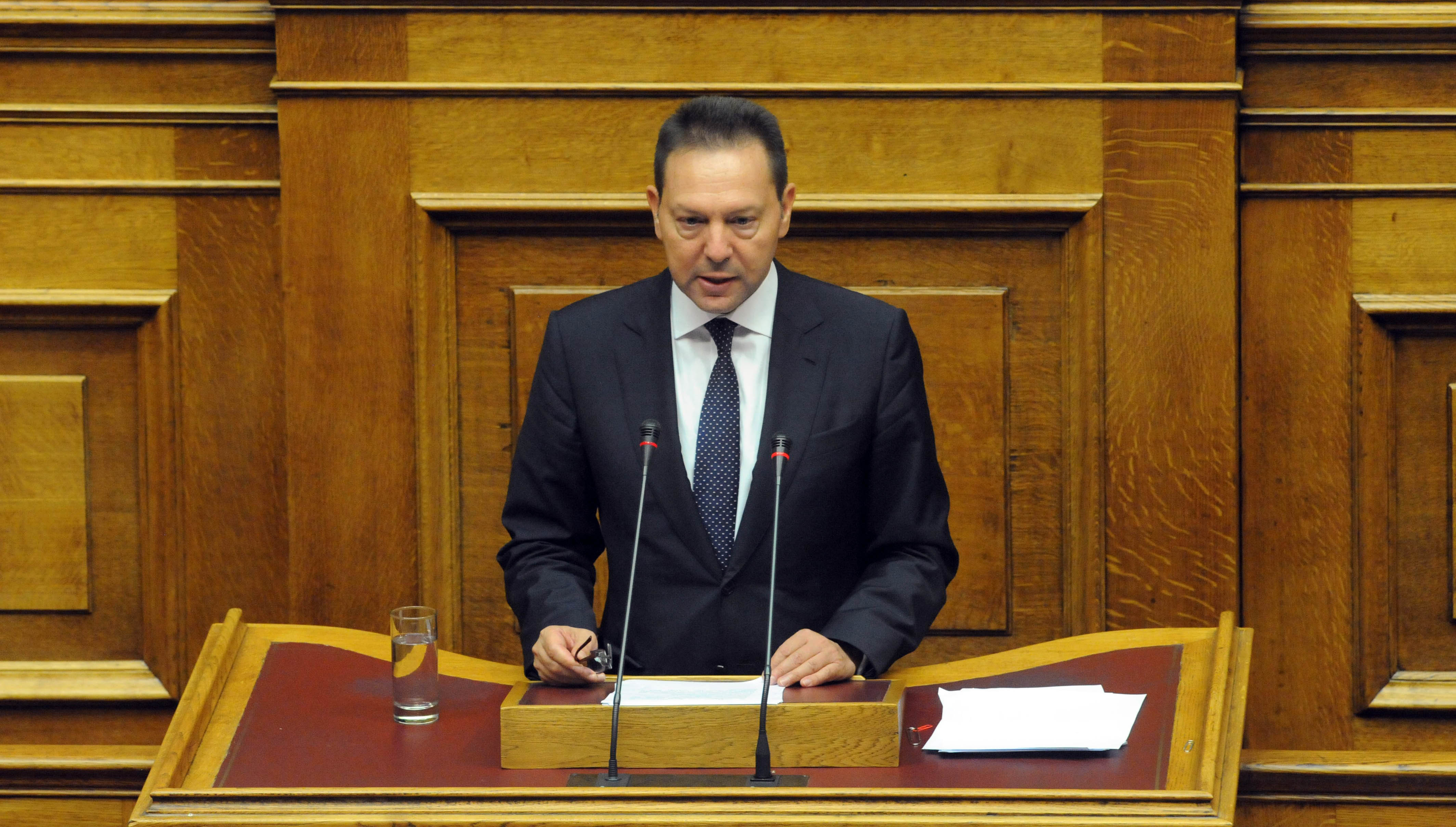 Οργή Στουρνάρα και απάντηση στις Βρυξέλλες: Δεν μας χωρίζουν μίλια με την Τρόικα, αλλά μέτρα