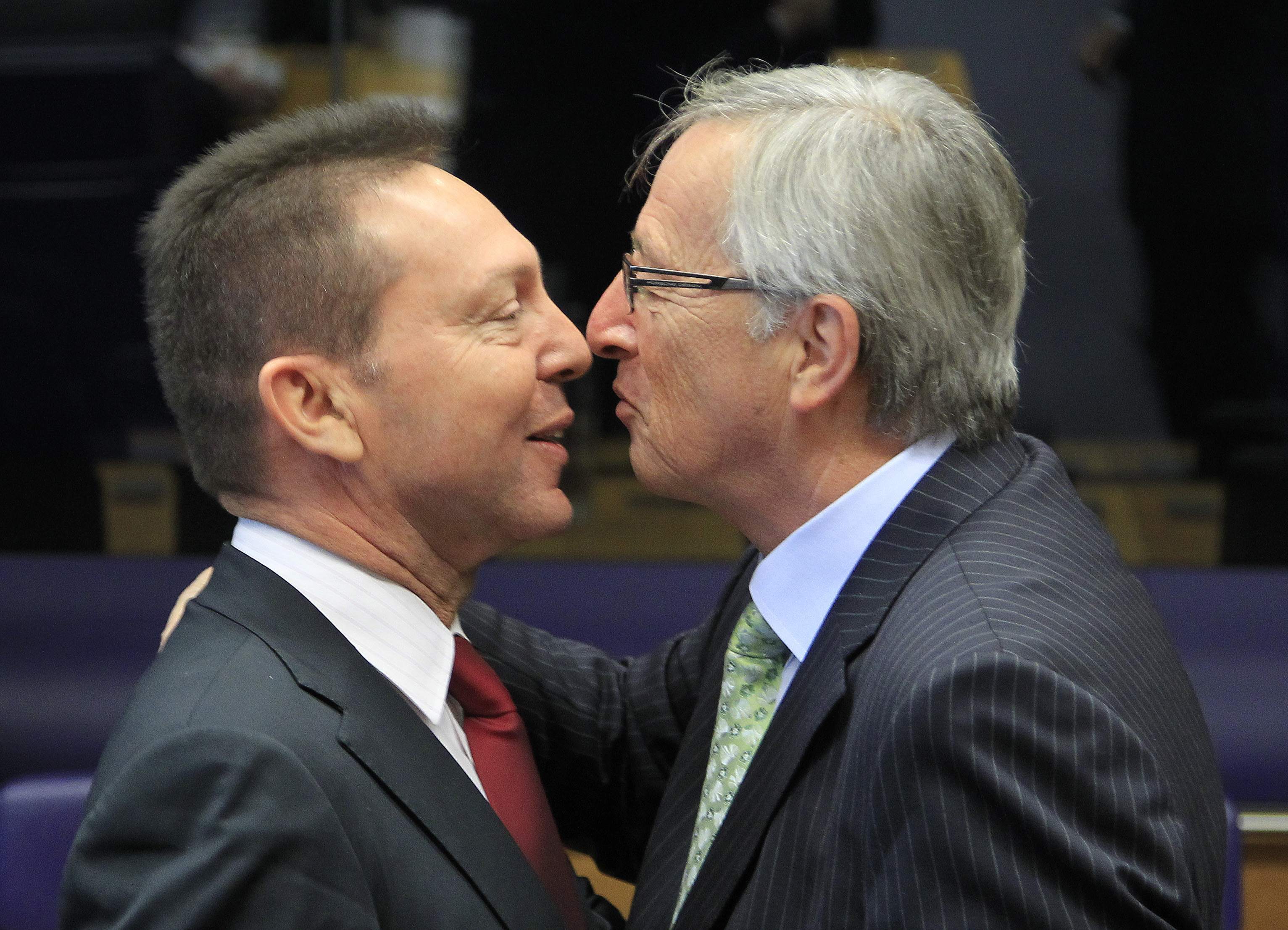 Γιούνκερ: Σταματήστε, η Ελλάδα δε θα βγει από το ευρώ! – Έκτακτο Eurogroup στις 8/11