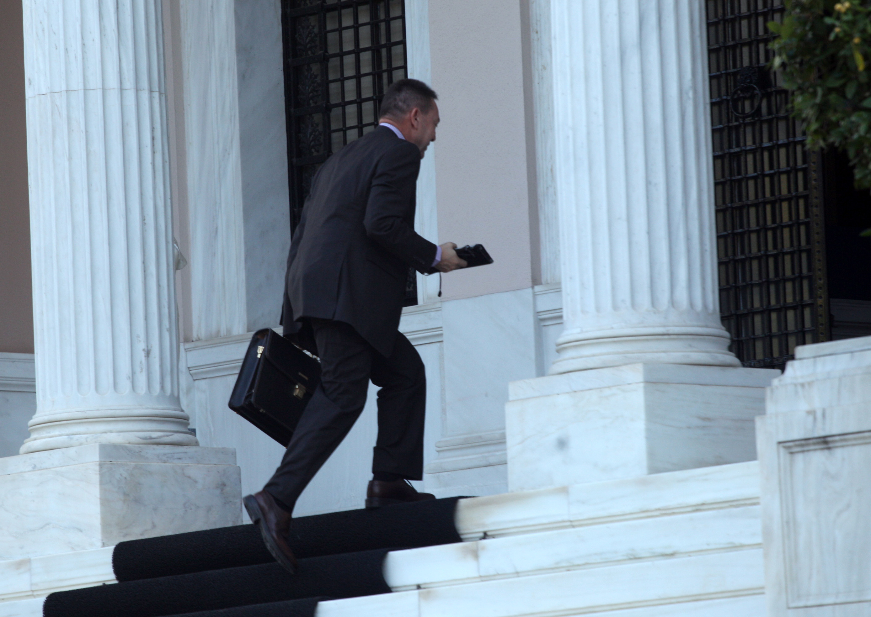 Στον “αέρα” η δόση, μετά την αναβολή άφιξης της Τρόικας – Στουρνάρας: Δεν τα βρήκαμε με τους δανειστές, θα επιστρέψουν μετά τις 9 Δεκεμβρίου