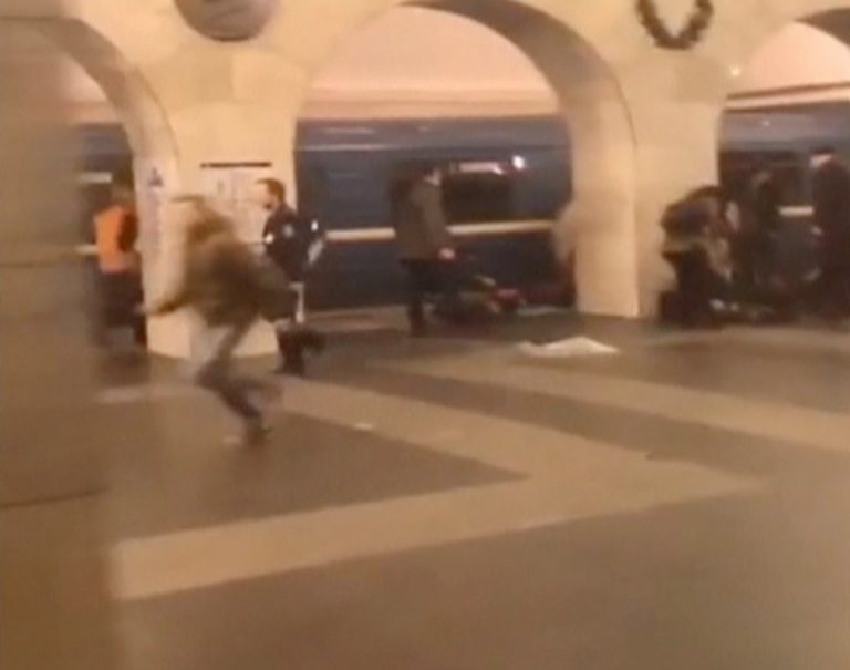 Συναγερμός στην Αγία Πετρούπολη – Τηλεφώνημα για βόμβα στο μετρό