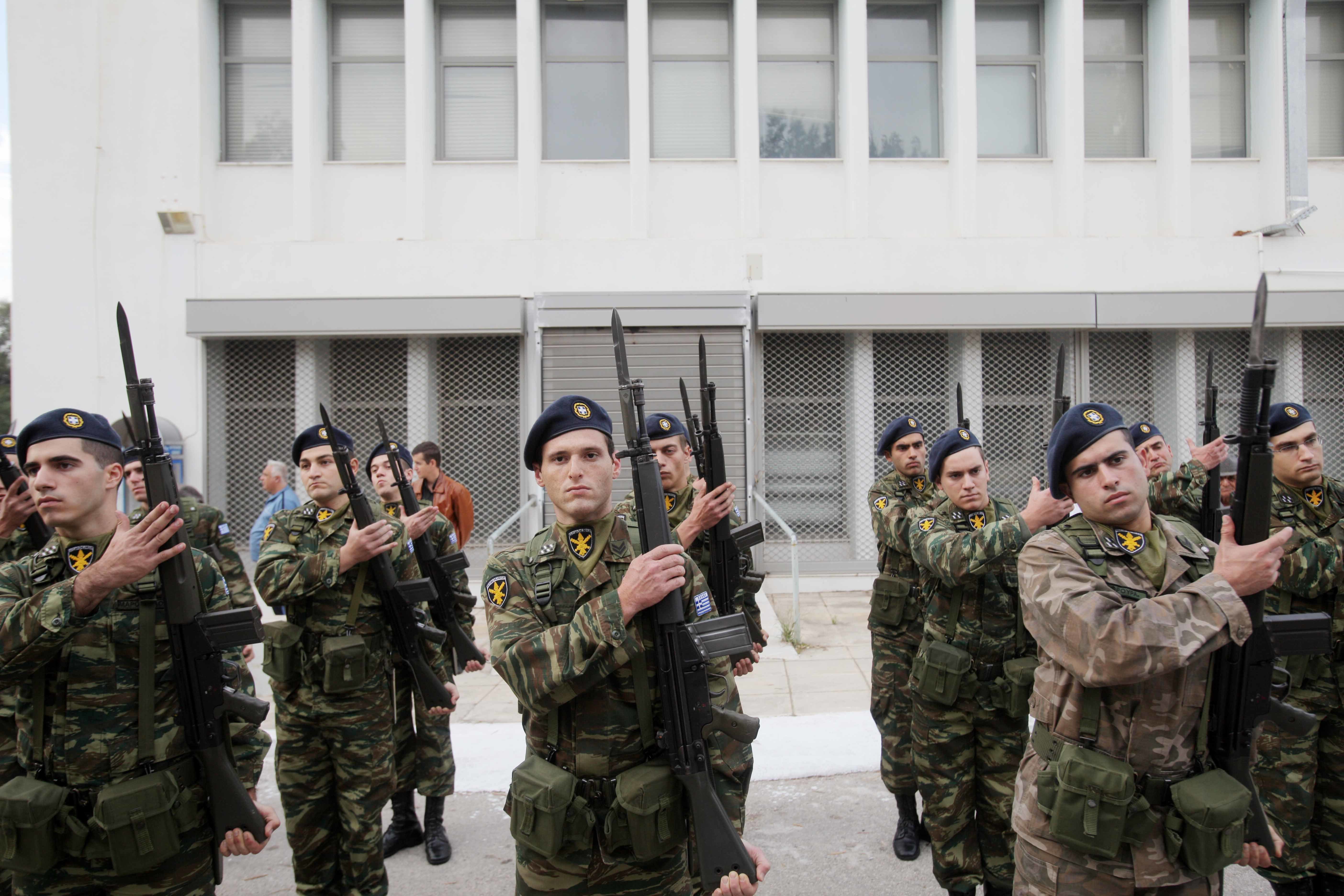 Μηνιαίο επίδομα σε στρατιώτες – Ποιοι το παίρνουν, πόσο θα είναι