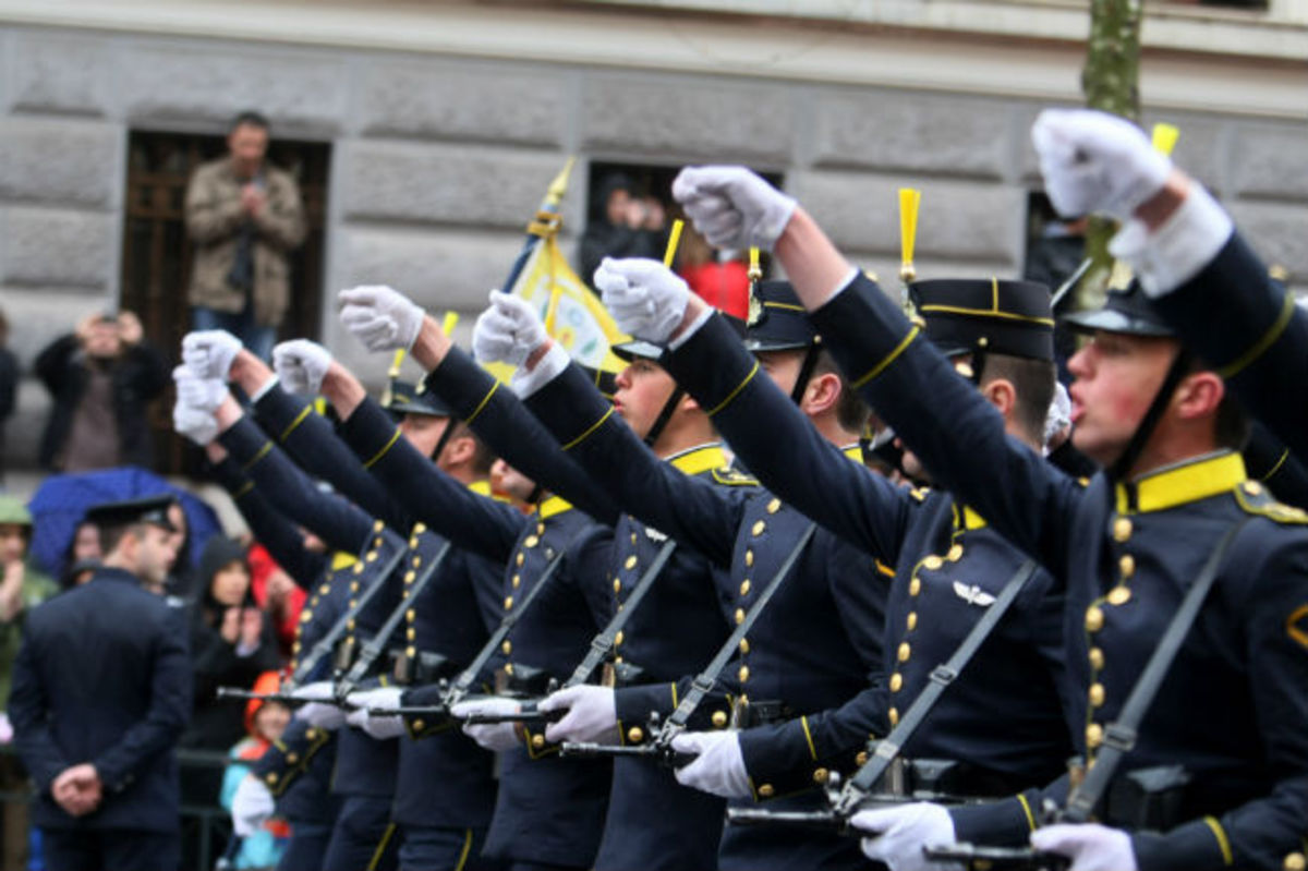 Πανελλήνιες 2015: Λήγει αύριο η προθεσμία υποβολής δικαιολογητικών για τις Στρατιωτικές Σχολές