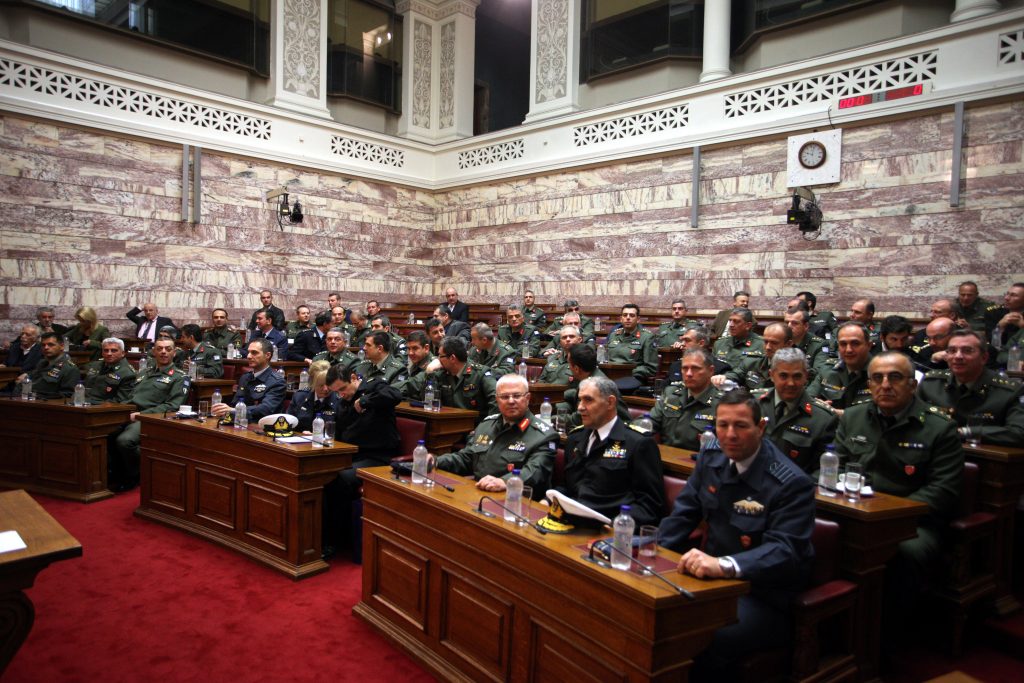 Εφάπαξ στρατιωτικών: Τι τροπολογία πέρασε στην Βουλή