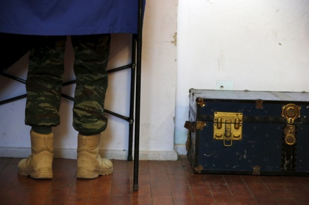 Εκλογές 2015: Τι δείχνει η “χακί δημοσκόπηση”; Τι σκέφτονται οι στρατιωτικοί;