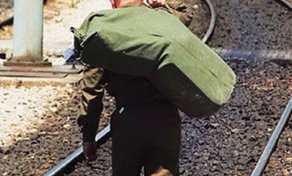 Ο παρουσιαστής πήγε φαντάρος και έγινε αγνώριστος χωρίς μούσι!